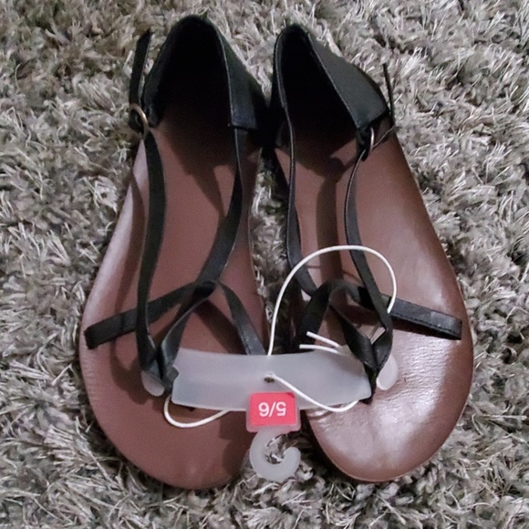 Sandals - Picture 1 of 3